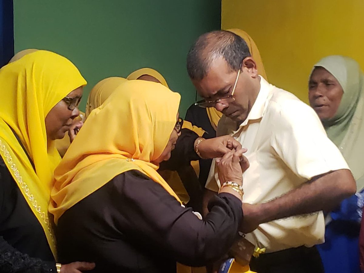 abulho1981's tweet photo. MDP ge verikan 2012 Vana aharu Vattaalumun MDP ge Raees kamah Raees @MohamedNasheed genaumah hushahelhuvi Sharafveri beyfulhaky vx @AlhanFahmy
MDP ge vote vx Alhan.
#voteAlhan
#candidateno6
#HenveyruUthuru https://t.co/3Y8vXCv65z