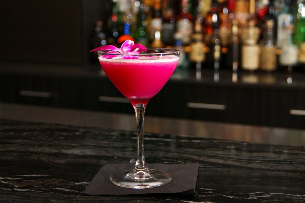 FujiatInkBlock's tweet photo. It's Saturday!
How many of you in the 21+ crowd could use a cocktail?
Start your evening off right with a Keeping it Savvy, a refreshing blend of @BullyBoyBooze #Vodka, lychee, cactus pear, and lemon. πΈ
.
.
.
#inkblock #boston #inkblockboston #inkblockliving #bosfeed #Cocktail https://t.co/DT3DXv8AvY