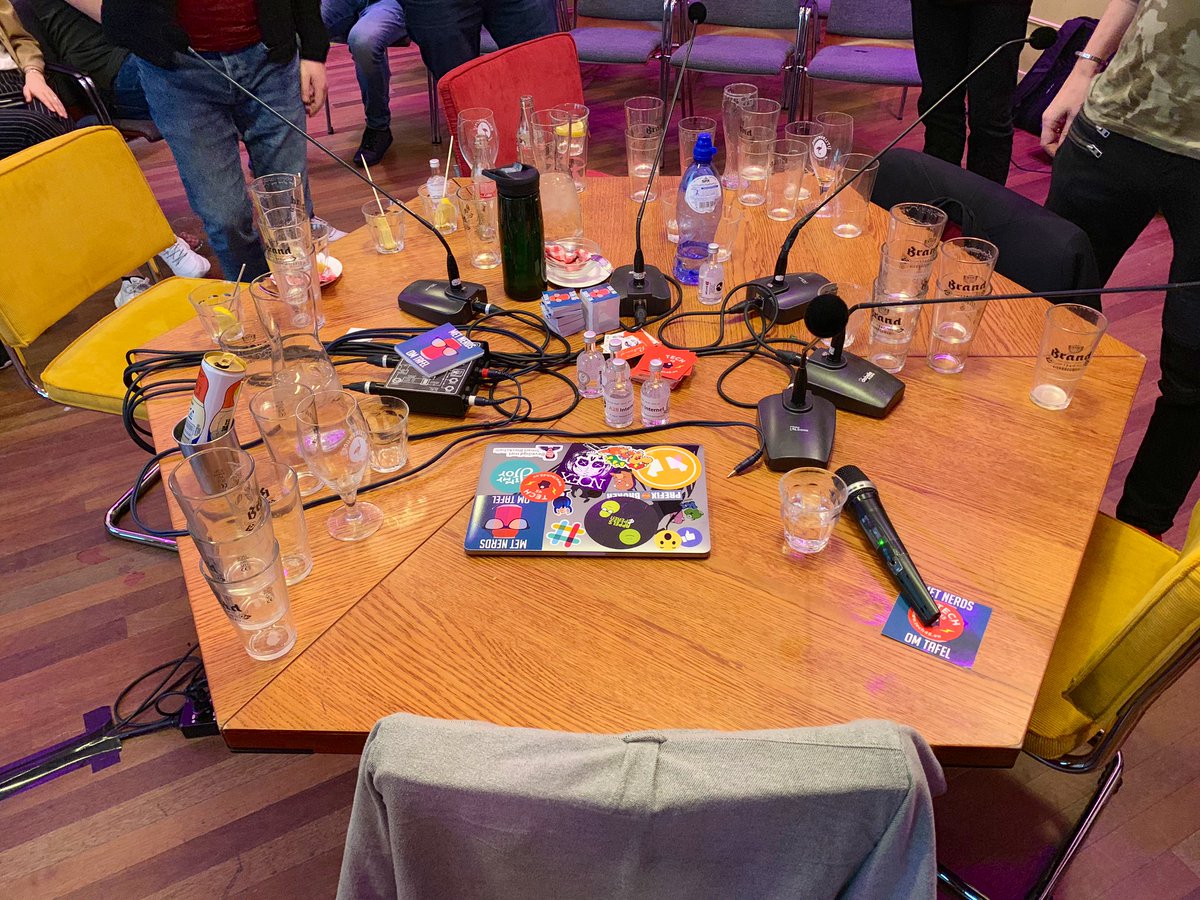 MetNerdsOmTafel's tweet photo. De opnames zitten er op. Hartelijk dank voor jullie komst en het toffe voorprogramma van @tech45cast en @TechSnacksNL 🎤🤓🍻

Morgen te horen in alle podcastapps. https://t.co/aMOYo3rJOT