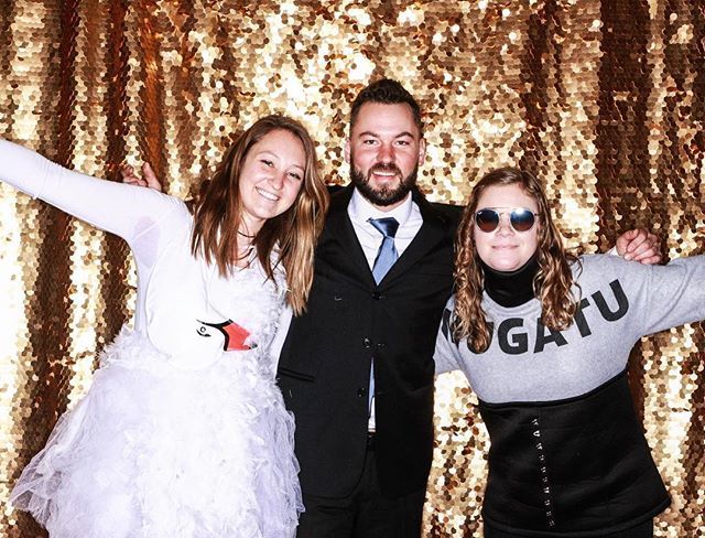 A little red carpet glam with Mugatu and friends at the Four Seasons Vail Celebration!
•
•
#mugatu #sohotrightnow #fourseasonsvail  #fourseasons #photoboothfun #SocialLightPhoto #ExpectBetterPhotography #aspenevents #aspeneventplanner #aspenevent #bo… ift.tt/2TKck7l