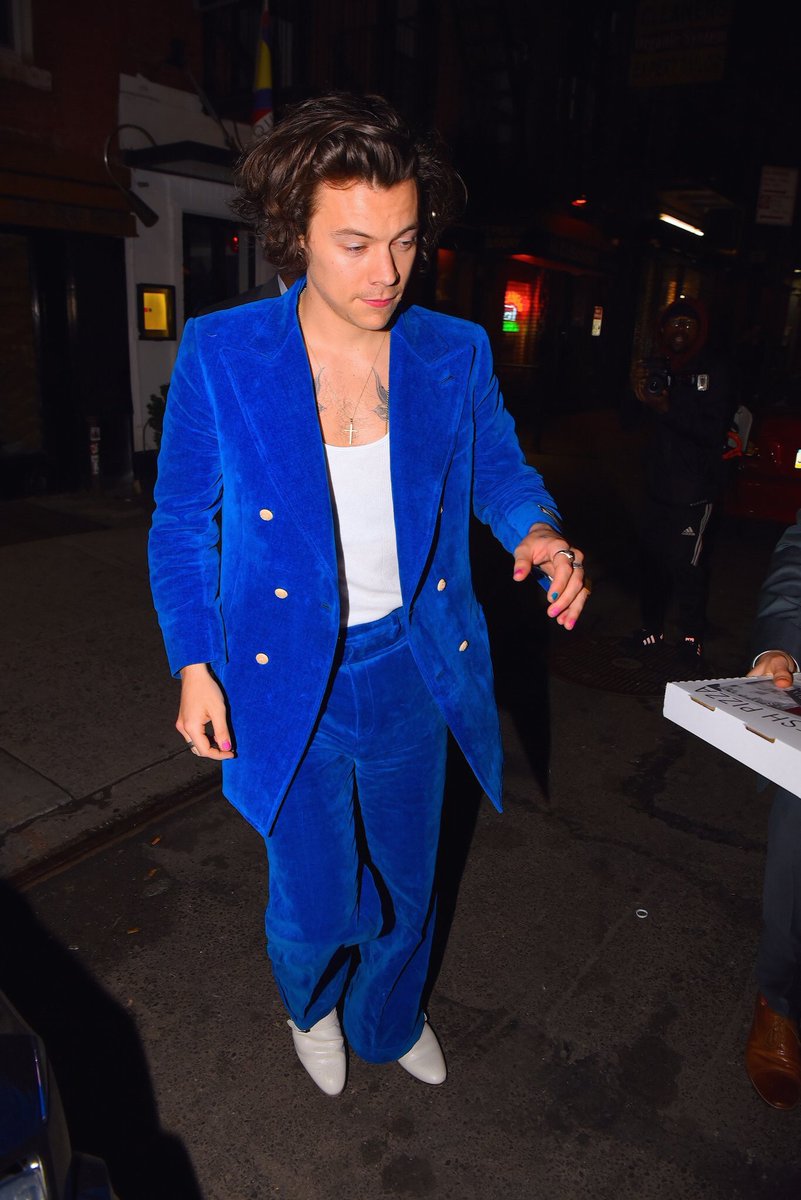 KingHarryAlerts's tweet photo. UPDATE || Harry leaving a restaurant in New York last night 3/29 https://t.co/bsvM2jiwre