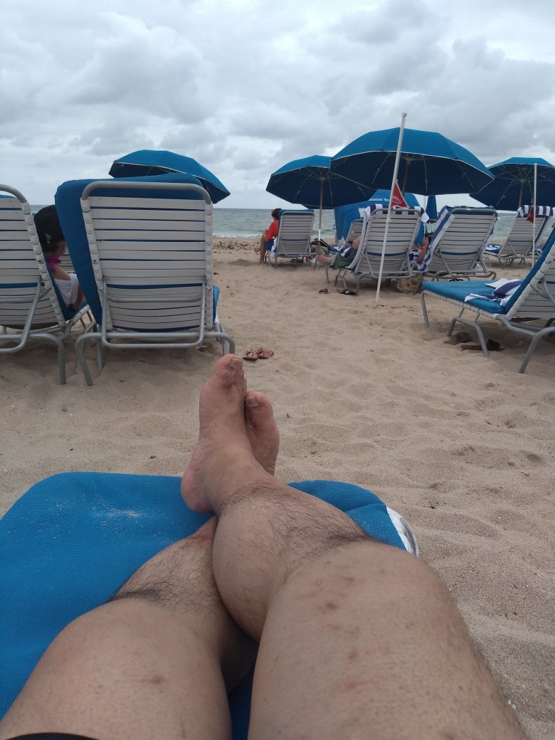 ChefMikeNYC's tweet image. Enjoying the last days of vacation in #FortLauderdale on the beach, catching up on the latest #thetazshow with a #maitai in hand. Life is good... #vacation