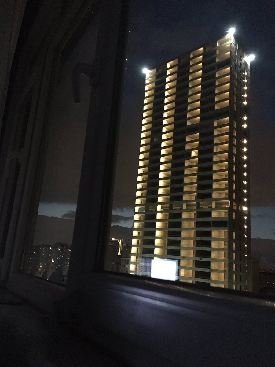 zeynepatakul's tweet photo. Evimin direği, ışıkları açık unutmuşsun!🤨🤬 #altower @CirkinIstanbul https://t.co/N2LMDAxxY5