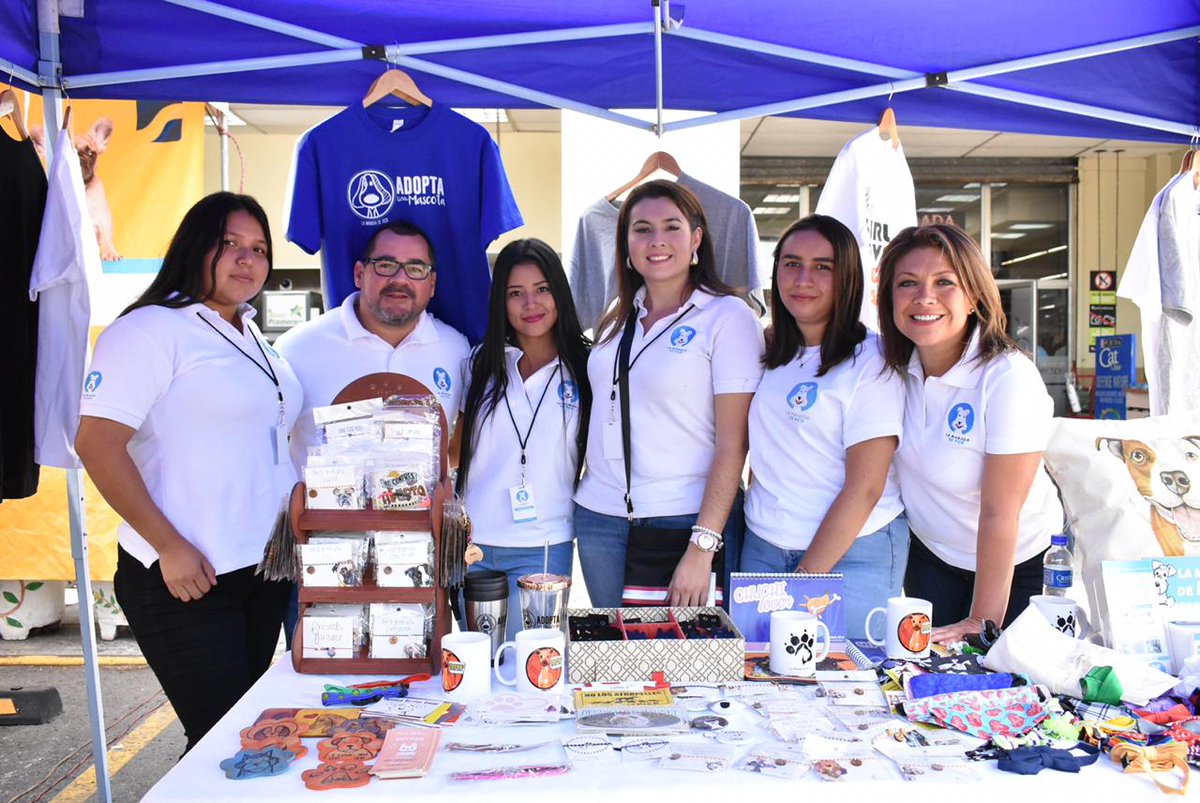dianavytony's tweet photo. Estamos en MegaSelectos, Soyapango @superselectos en el #FestivalDeMascotas en la que puedes apoyar a @lamanadadepick. https://t.co/kyNIpYwiw4