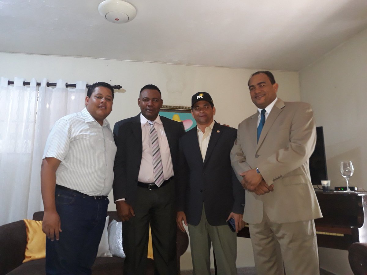 josesandovals1's tweet photo. En el inicio de nuestro recorrido por la Provincia de Bonao, nos encontramos con los amigos de #Morep y #PasoAPasoConLeonel para nosotros es un honor poder compartir con amigos del @SEconLeonel2020 #LeonelEscuchaBonao / @LeonelFernandez @LaRedLF @radhamesjimenez @JuventudUnadoca https://t.co/wN4PNvNp7S