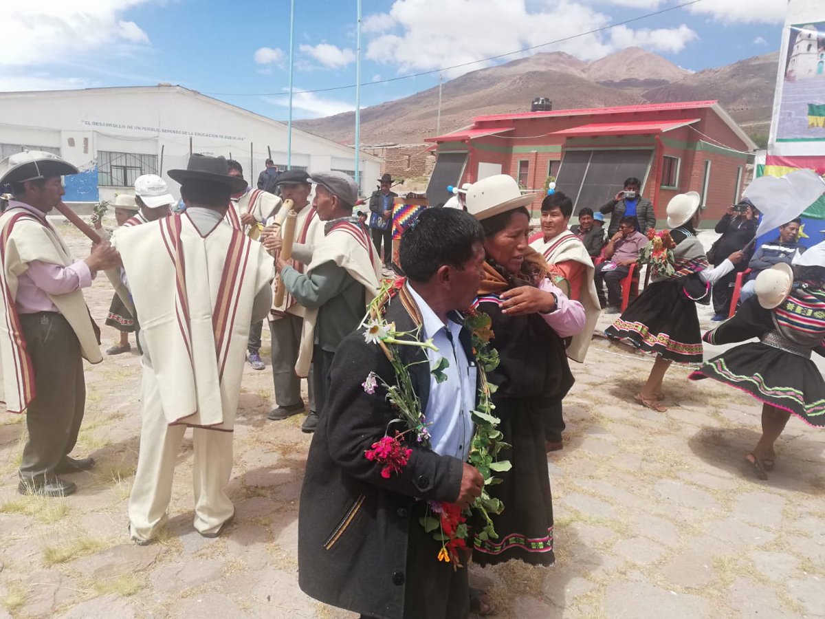 minedubol's tweet photo. Entrega de #AulaSolar en Llica #Potosí
Danza del "Carnaval Huanaqueño". https://t.co/TvL8dq6Y0O