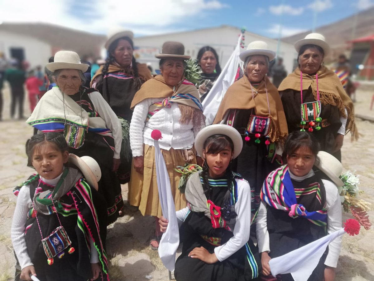 minedubol's tweet photo. Entrega de #AulaSolar en Llica #Potosí
Danza del "Carnaval Huanaqueño". https://t.co/TvL8dq6Y0O