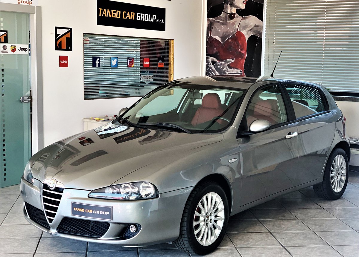tangocargroup's tweet photo. Unica nel suo genere questa incredibile #Alfa #Romeo 147 #diesel 16 V con 150 CV  #UNICOPROPRIETARIO con 130.000 km sempre #tagliandati, #distribuzione appena fatta interni #esclusivi pelle #rossa Prezzo euro 3900.
Garanzia 2 anni
0332 767639
349 394 3508 Diego https://t.co/aaTpzsSzsq
