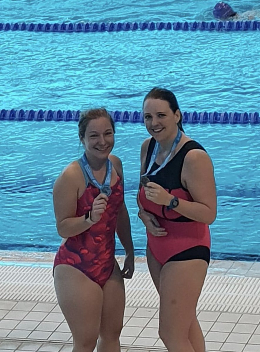 Emma_Lewis79's tweet photo. @FoCLSE7 @LDNFieldsLido @swimathon @BeckyRLH @thewhitesat64 @BetterHackney @charltonlido @Swim__Doctor @Better_UK @CR_UK @mariecurieuk Yes Laura 🙌🏻🙌🏻🙌🏻 well done 👍🏻 Here’s me &amp; @egosden at the end of our second 5km 🏅🏊🏻‍♀️ Bring on the 3rd &amp; final challenge tomorrow #triple5km #SwimForAll #Swimathon19 https://t.co/LG67fNEIgG