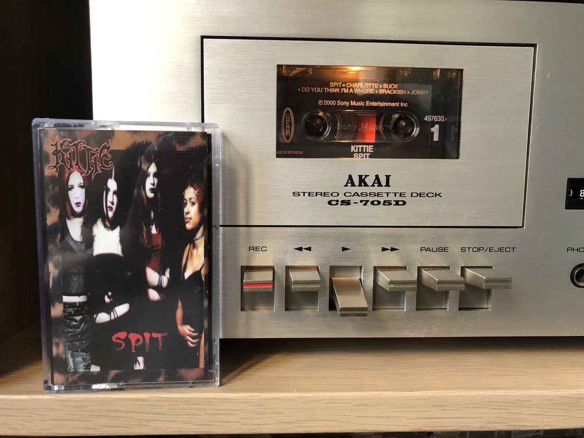 julienktl1983's tweet photo. Pour terminer cette après-midi. Kittie « Spit » (2000) #nowplaying #cassette #cassetteaudio #k7 #tape https://t.co/2oj3JRtTbp