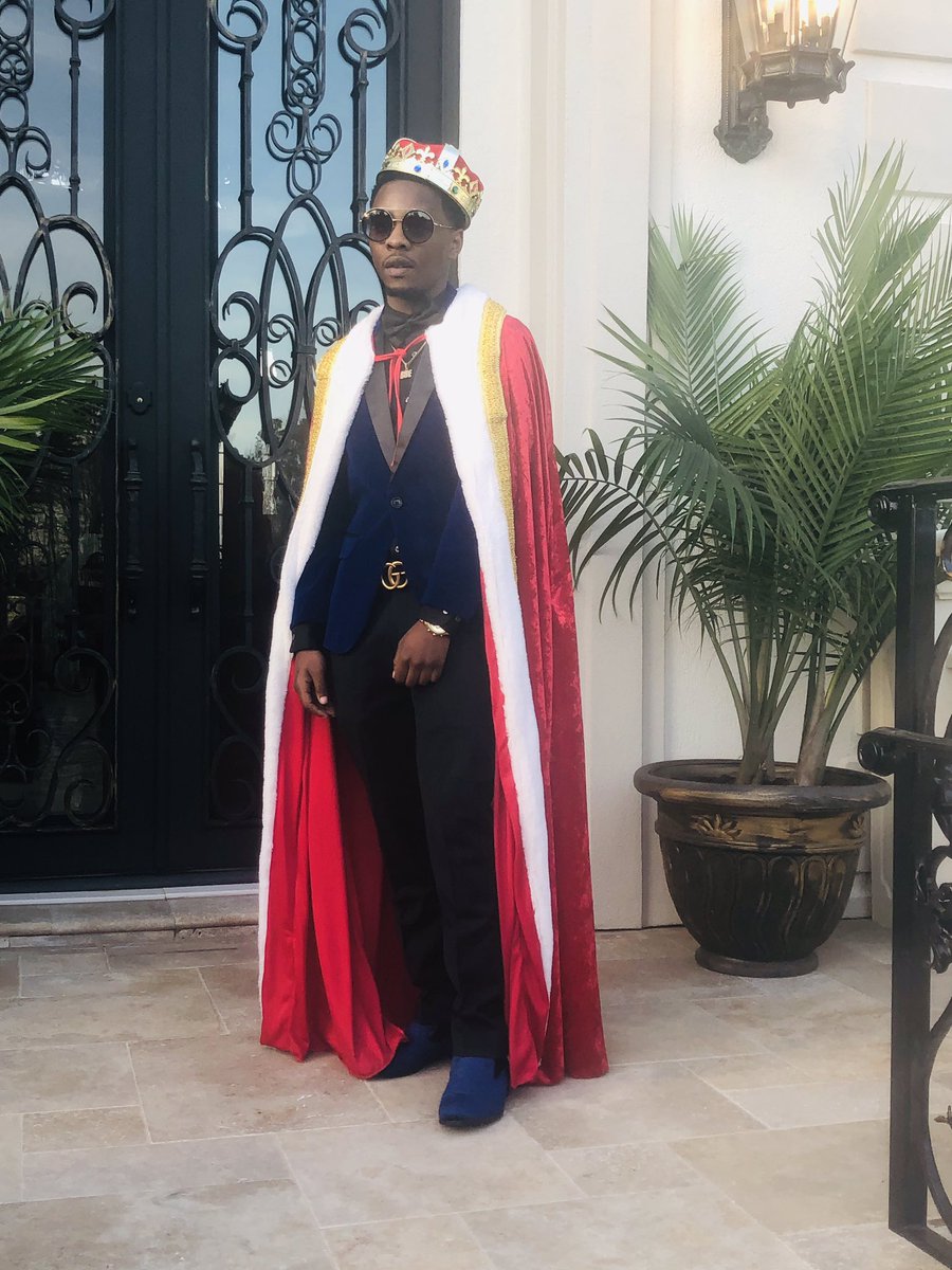 4evaTot_'s tweet photo. All Prom 2k19 💦 https://t.co/i9PPufFB8q