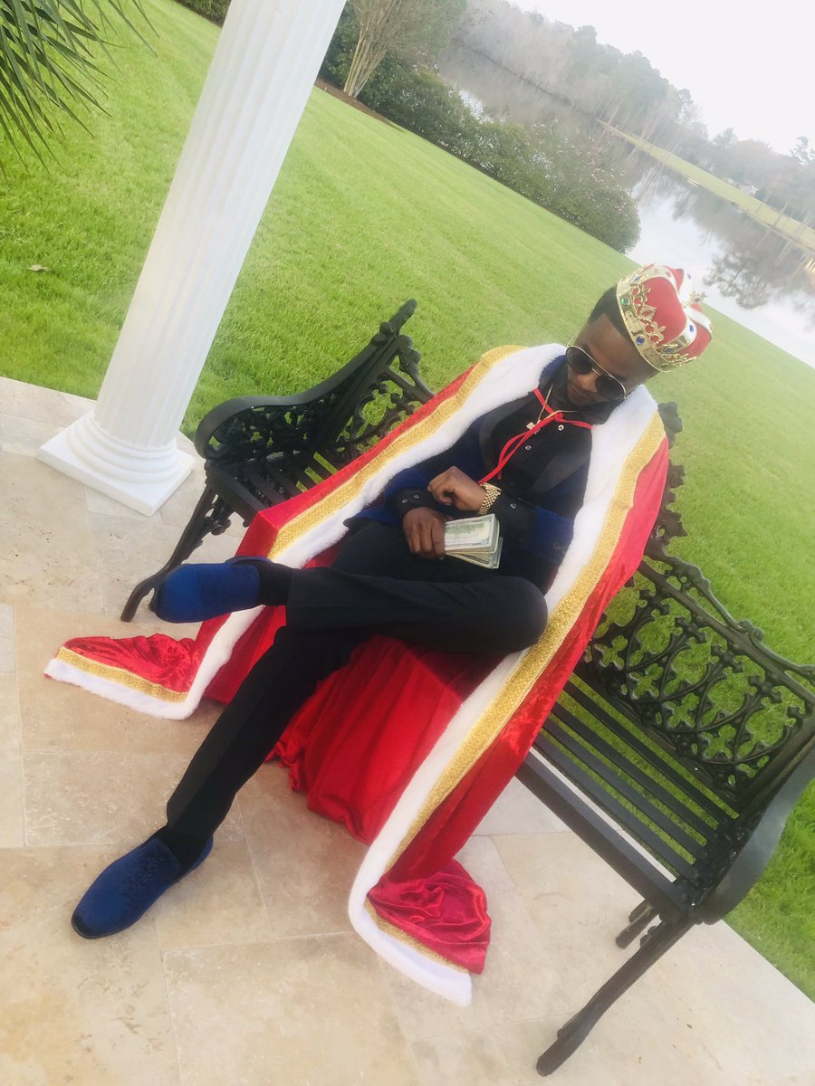 4evaTot_'s tweet photo. All Prom 2k19 💦 https://t.co/i9PPufFB8q