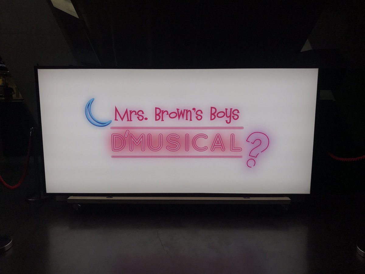 MrsBrownsBoys's tweet photo. Make sure you get a picture with our new giant light box #DMUSICAL in foyer tonight @TheSSEHydro https://t.co/JCMnKIfIvI