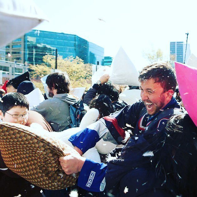 FlashMobVancity's tweet image. It’s Pillow Fight Time!
ift.tt/2YAjrCW ift.tt/2TJKsR1