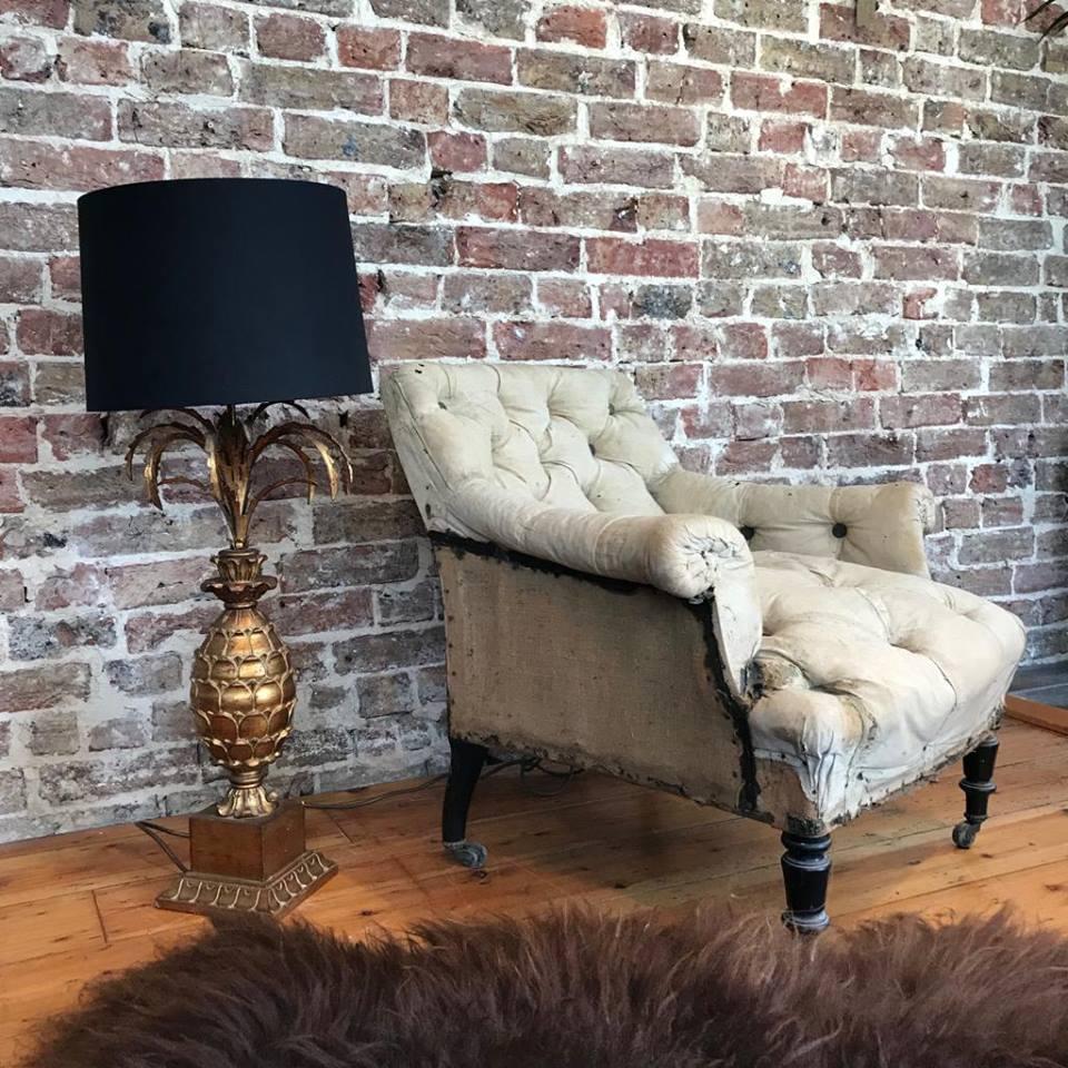 ReginaldBallum's tweet image. Agadoo doo doo push pineapple....
add a touch of decadent opulence to your room with this gold pineapple lamp - you're welcome!

#vintagelighting #pineapplelight #interiorinspo #lighting