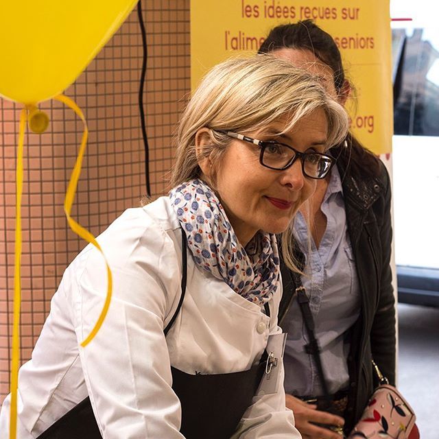 cuisinecannoise's tweet photo. @ysabelle_levasseur, diététicienne de haut vol, en pleine démonstration sur le stand de #silverfourchette ce samedi 30 mars pour la suite de la4e Cuisine Cannoise en Fête  #cuisineprovençale ##frenchriviera #instafood #healthy #foodie #yummy #delicious #dinner #santedanslass… https://t.co/uVlMh9vpHz