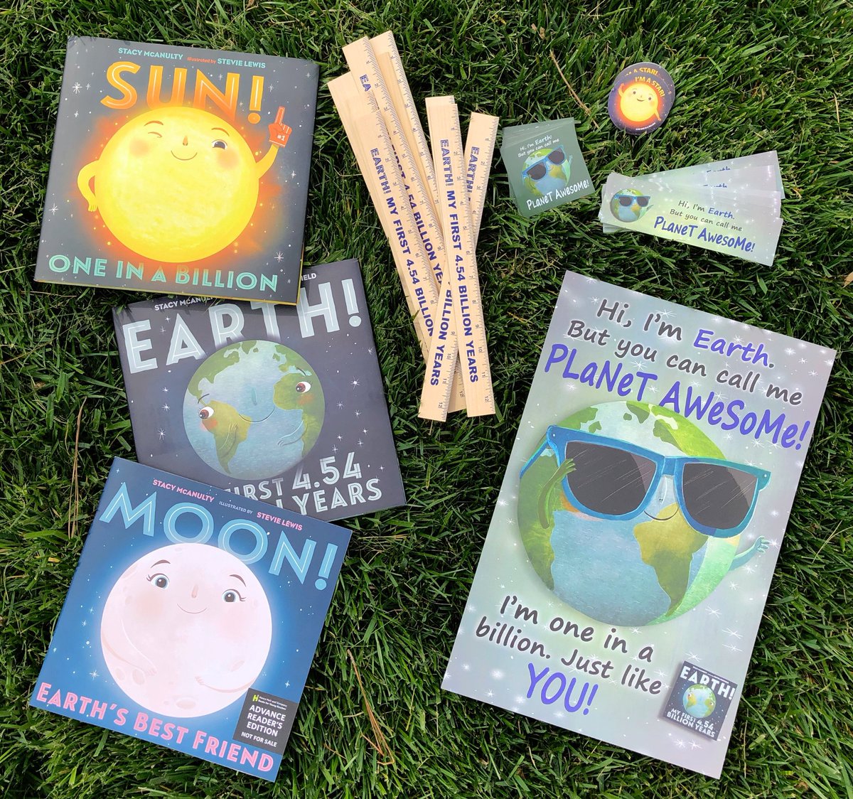 stacymcanulty's tweet photo. Let's celebrate EARTH DAY w/ a giveaway. 

A lucky class will win:  
1 EARTH! (book)  
1 SUN! (book) 
1 MOON! (ARC) 
1 poster 
set of stickers, bookmarks, &amp; rulers for the whole class 
&amp; a Skype visit 

To Enter: Like &amp; Comment 
Rules: ends 4/6 midnight, USA only, teachers only https://t.co/m0EIj9dUEc