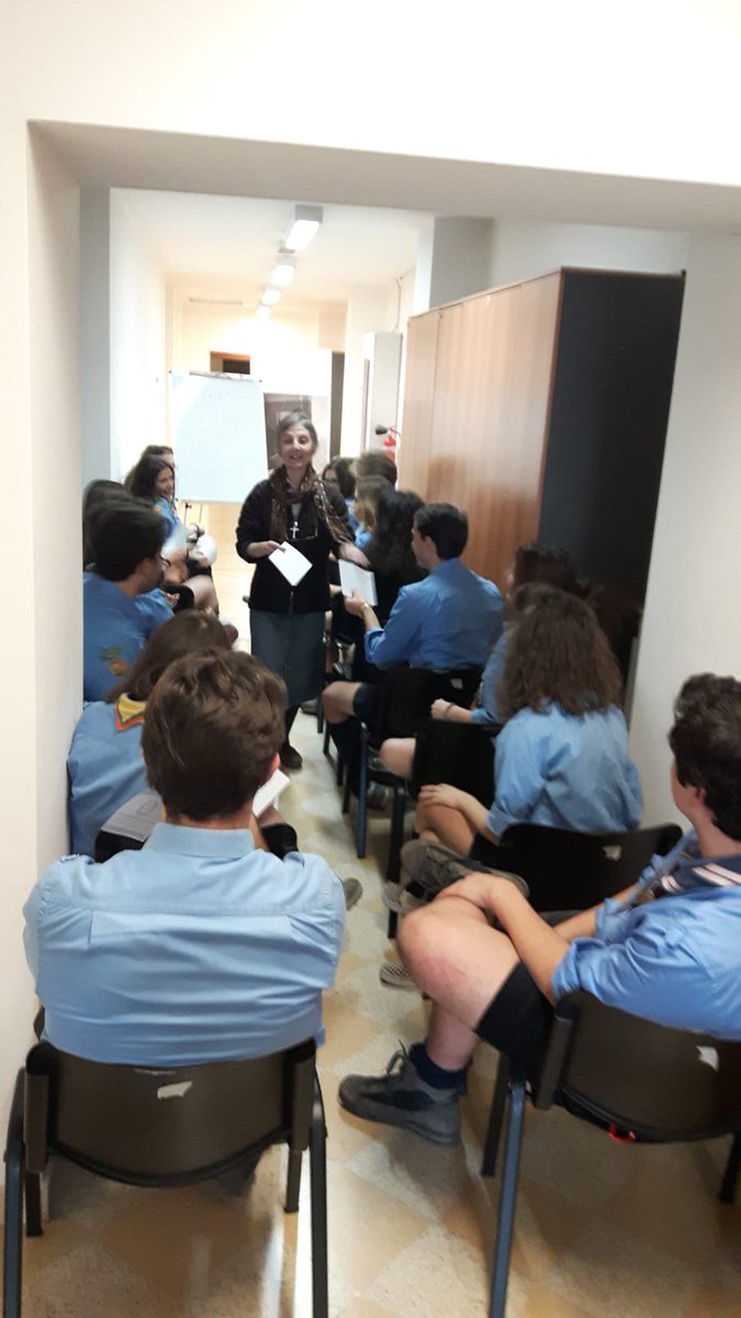 CaritasRoma's tweet photo. La questura, la scuola di italiano, la visita medica la tendopoli...150 scout @agesci della @diocesidiroma ripercorrono virtualmente le tappe dei rifugiati che arrivano in Italia con gli operatori dell'Area Immigrati @CaritasRoma https://t.co/PsgL6mfmbY