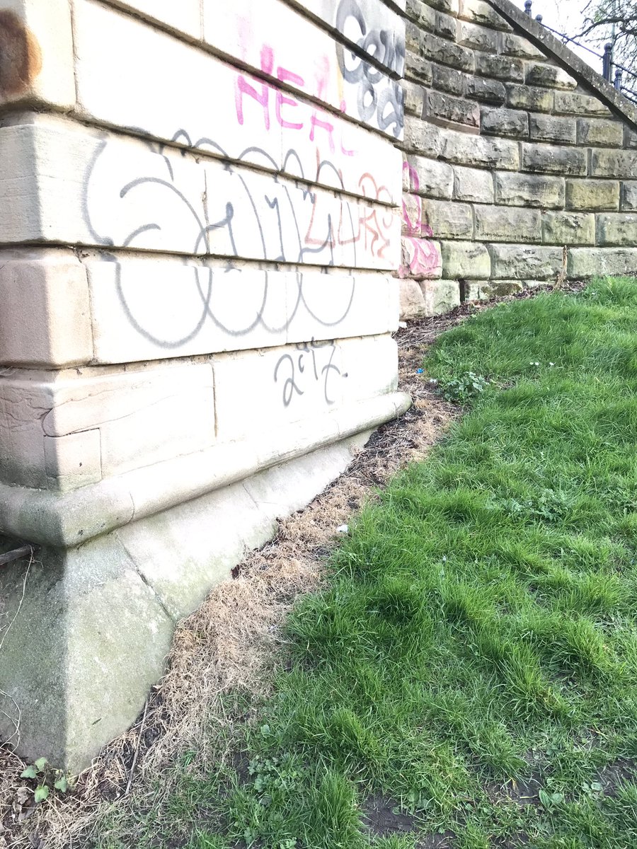 TonyJuniper's tweet photo. Do we really need to spray glyphosate all over the city like this @camcitco ? If we are that flush with money perhaps we could spend it on something else, wild flowers or bird boxes maybe #Cambridge https://t.co/xFrmqlZHQV