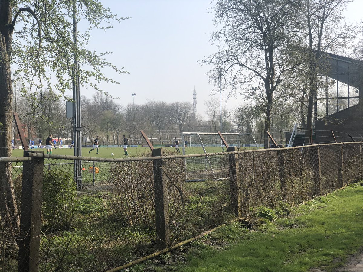 rmtrpstr's tweet photo. De #degradatiekraker in de derde klasse B noord tussen @vvdokkum en @VIODDriezum eindigde vanmiddag in het #harddraverspark in een 1-1.  

#Dokkum #mooifut #Driezum #gelijkspel #amateur #voetbal #koekoek #alibi @Langsdelijn1 #derde #klasse #noord https://t.co/z45kTh27qB