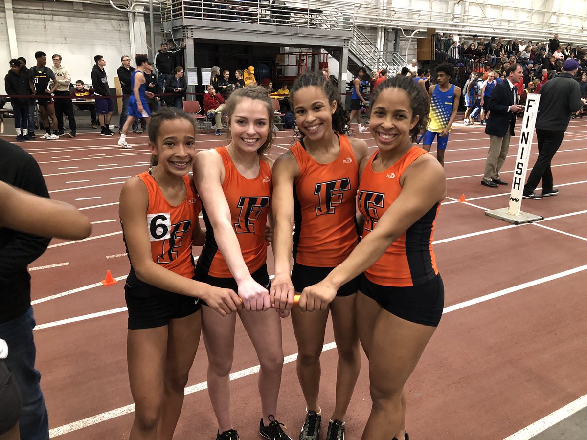 _FHSTRACKFIELD's tweet photo. The Scott sister family relay takes 3rd! https://t.co/IKRMAOL6fX