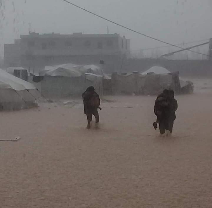 SyriaCivilDef's tweet photo. The already bleak living conditions of several camps in northern #Syria have come under heavy and damaging rains. #WhiteHelmets are on site providing as much aid and assistance as possible in the affected camps as the flooding continues. https://t.co/raI4aAn0xV