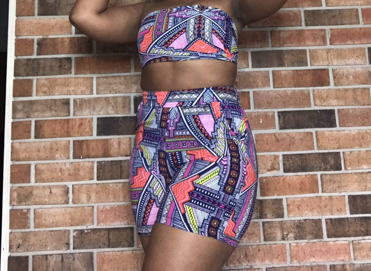 _iamrosiee's tweet photo. Diy project ✂️ #infinitytop go follow my design page on Instagram @ldsfashion_byrosie for more looks link in bio https://t.co/fS14Gm5RqE