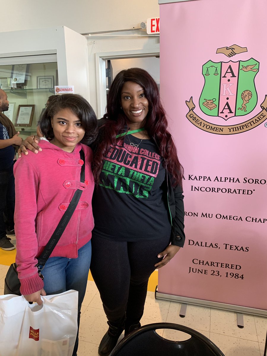 TreecaC's tweet image. I love running into my former students, especially at my alma mater! #CAP #ThetaTheta #OMO #BlackCollegeExpo
