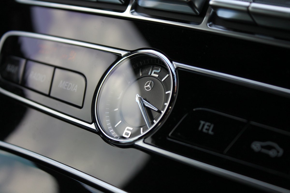 DFCBelfast's tweet photo. Don't forget clocks go forward this weekend! ⏰  #BritishSummertime #MakeSureYouChangeYourCarClock #BelfastHour https://t.co/1b2qOfz4uV
