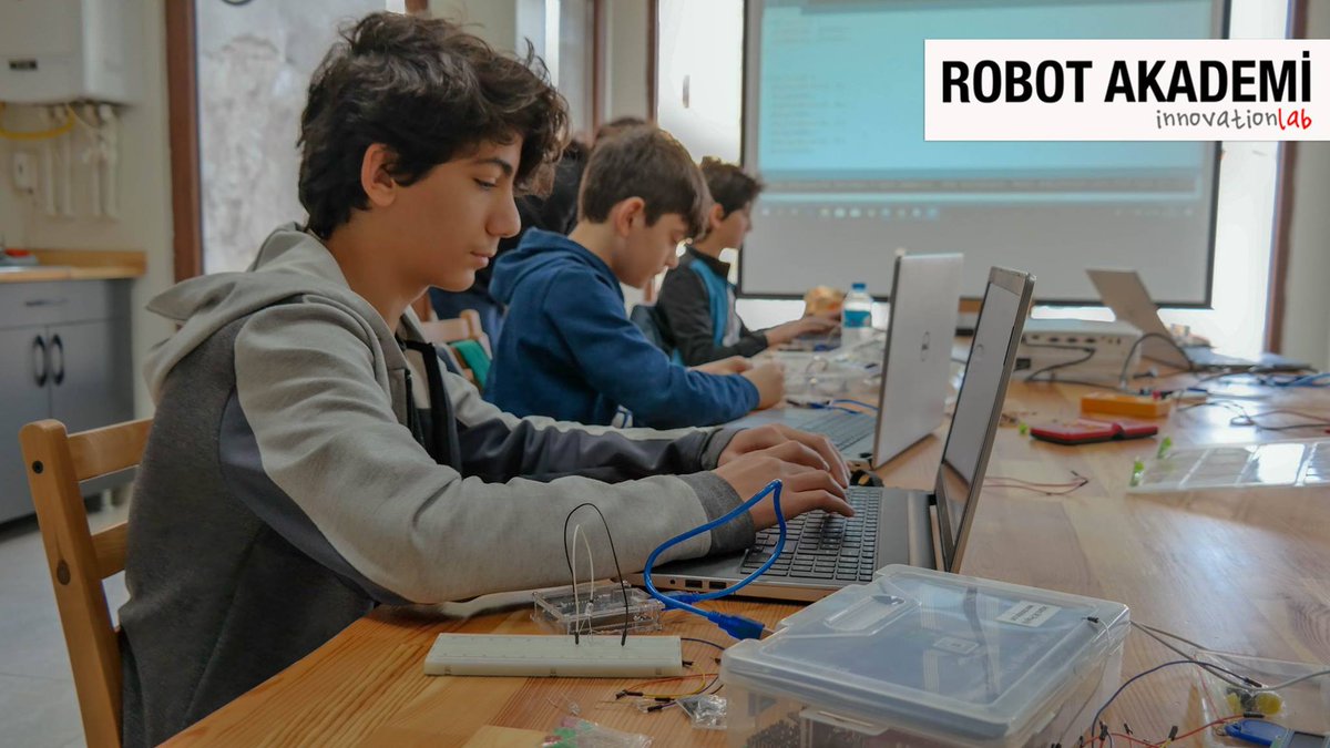 RobotAkademisi's tweet photo. 10-14 Yaş arası öğrencilere yönelik proje tabanlı elektrik-elektronik eğitimleri devam ediyor.

Hayalleriniz ve projeleriniz varsa sizin için doğru yer
Robot Akademi.

Yeni dönem kayıtları için web sayfamızı ziyaret edin.. 
https://t.co/wrxgVf5Pnv https://t.co/thtYZ0PV4h