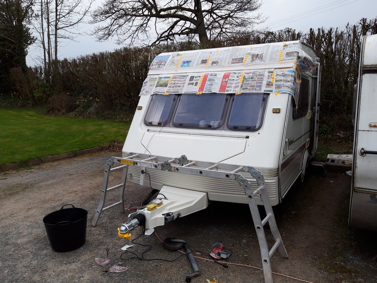 therhysstewart's tweet photo. I've gone full caravan body shop today #operationcaravan2 https://t.co/qvWaNZJYJf