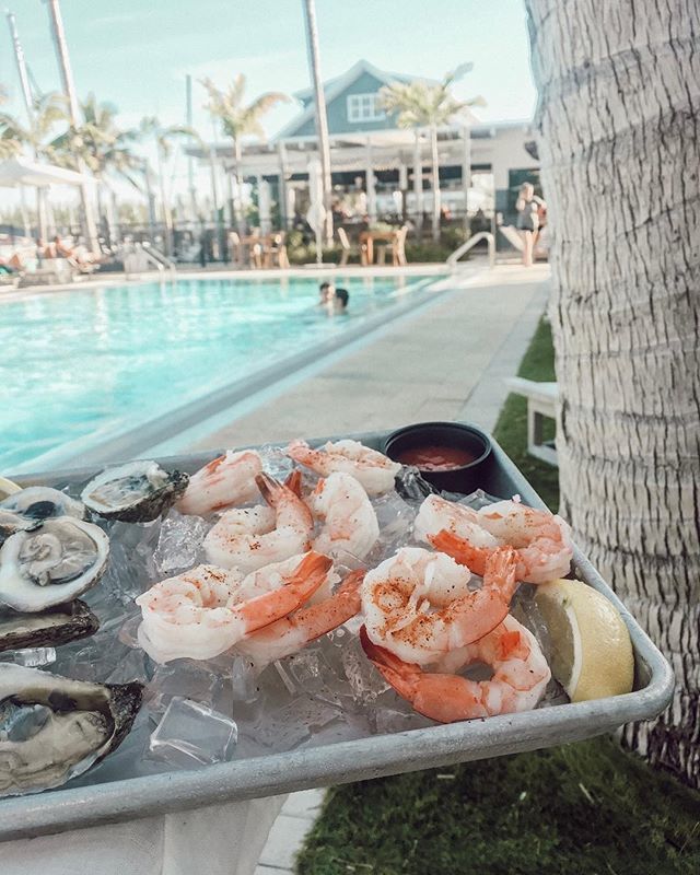 Today's agenda? Some quality pool time with a side of delicious. 📷: @sightsandbites_