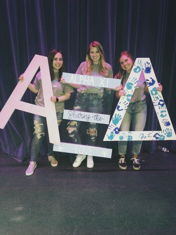 Alpha Xi Delta tweet media