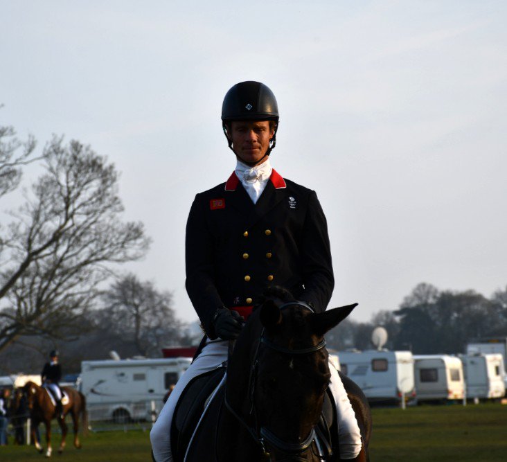 bedeevents's tweet photo. William Fox-Pitt warming up before he went in to the main arena late this afternoon 😊
#eventing #BeltonHT https://t.co/aq2zjZ9Xey