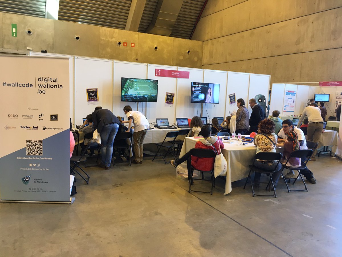 martiiw's tweet image. #PrintempsDesSciences découverte de la logique de programmation avec @codeorg @Minecraft @scratch @ProcessingOrg @AlgoBot @hellorubyworld sur le stand #WallCode @digitalwallonia (merci @Technocite pour les ordinateurs)