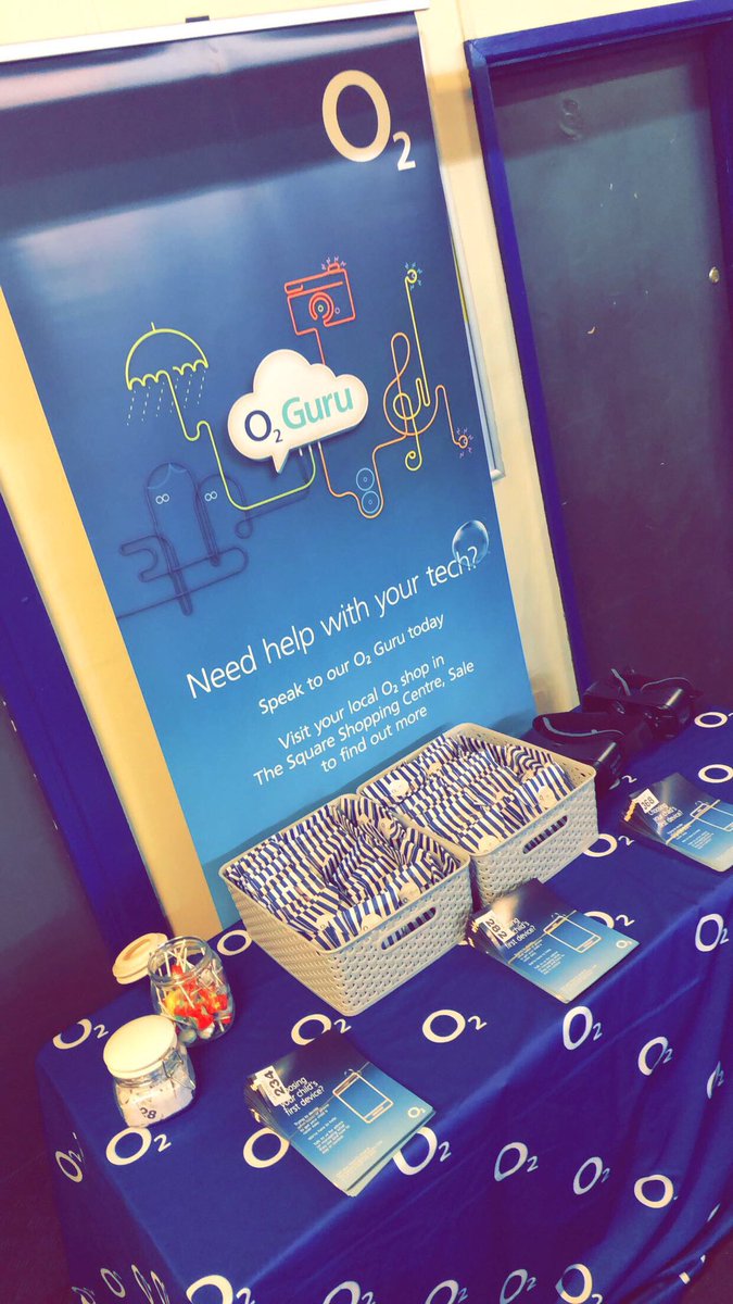 emmawatson0623's tweet image. All set up at the Storm Shelter... come &amp;amp; enjoy our VR on the ice experience, grab a bag of sweets &amp;amp; collect your raffle ticket to get a chance to win an ALCATEL TABLET #O2sale @MIDCommsUK @Mcr_Storm #Giveaway 🌩💙