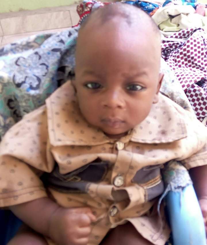 ajguraguri's tweet photo. This toddler and his mum have been kidnapped in Shinkafi along other young ladies and male adults for 19 days. The same sad story is the order of the day in Shinkafi and its environs. Unfortunately these people do not know any one in the military who might help rescue them. https://t.co/E0xxLZJX9W