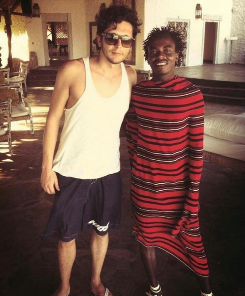 giulia_trovo's tweet photo. Meta aiutami a svelare il mistero:
In questa foto ci siete tu e Beppe, quello che si è fatto 36 km correndo, mentre tu donavi un polmone al granchio, vero? VERO?
@MetaErmal @famedalupi
#ermalmeta #trieste #ErmalMetaATeatro #beppe 
#tourneiteatri https://t.co/oDMwWRazxm