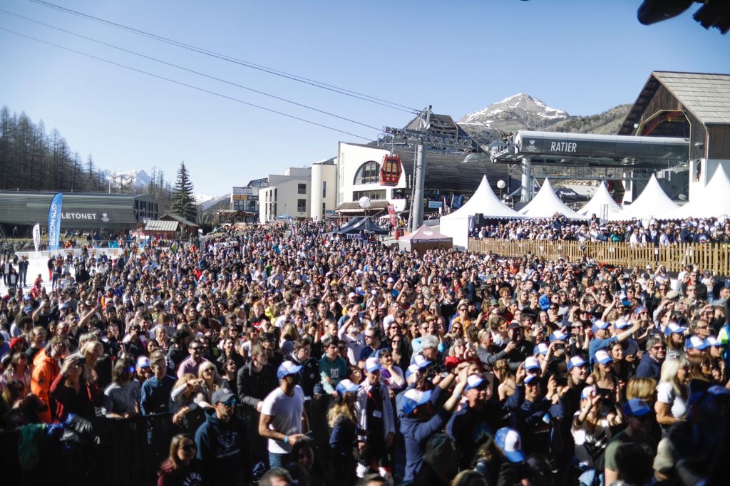 #LIVE <a href="/bobsinclar/">Bob Sinclar</a> in Serre Chevalier for thé <a href="/TropheeSerreChe/">TropheeSerreChe</a> ! Amazing moment 🥳❄️🎿🔥