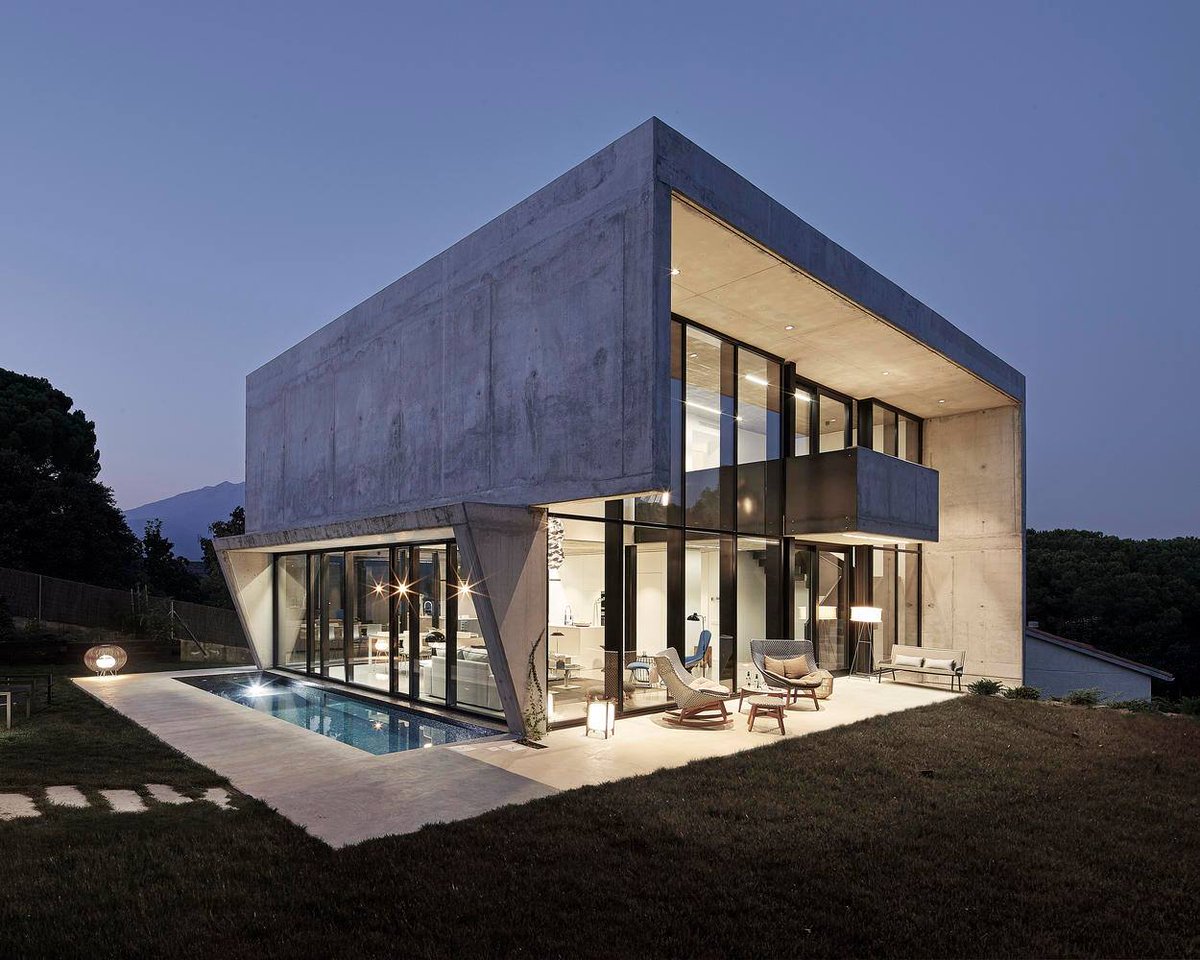 WhippleRussell's tweet photo. Raw concrete and glass in three levels with solar power. #HouseoftheDay by Rob Dubois near #Barceloona in #Spain https://t.co/gKuBucbRcb https://t.co/B6sHFBeRUK