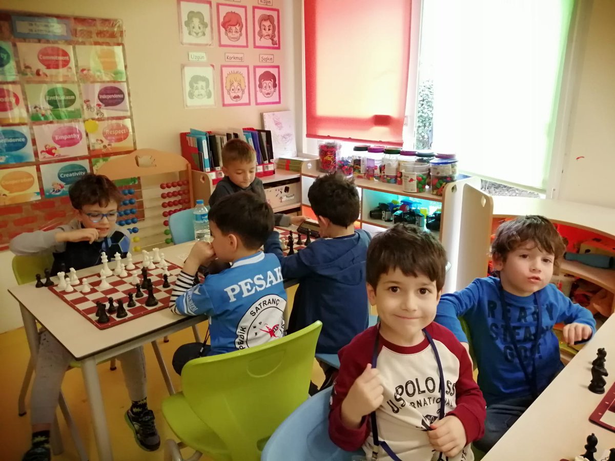 İstek Okullarında düzenlenen satranç turnuvasında öğrencim Can Rüzgar Bürkan tüm maçlarını kazanarak yeni madalyasını kazandı. Can Rüzgar'ın başarılarının devamını diliyorum.👏👏 @acrznp @GamzeAri35 @figentas84 @esrasert1979 @ayselturgut81 #tuzladogaanaokulu #tuzladogailkokulu