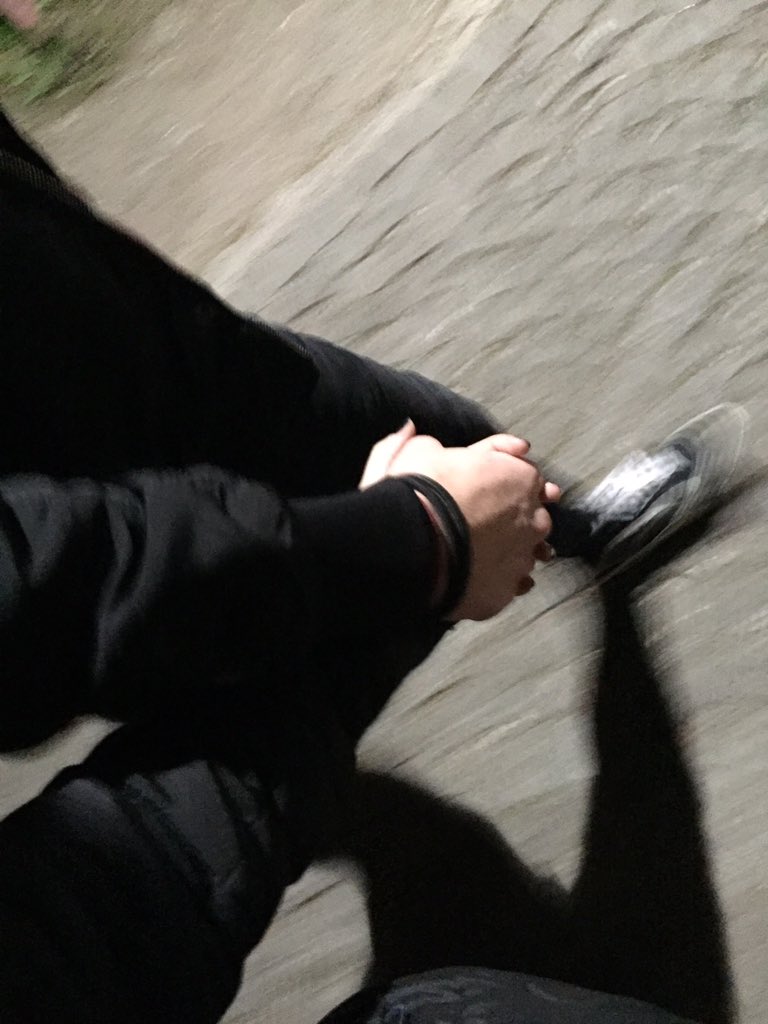 Seleentuna's tweet photo. @TevfikCanAtes Kütüphaneye giderken de mii https://t.co/ObnmUyvxPJ