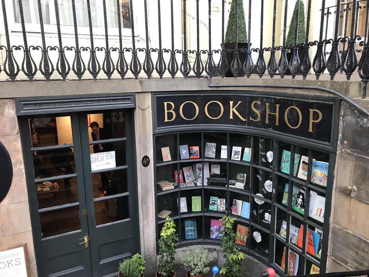 Lara NicHaouchine tweet media