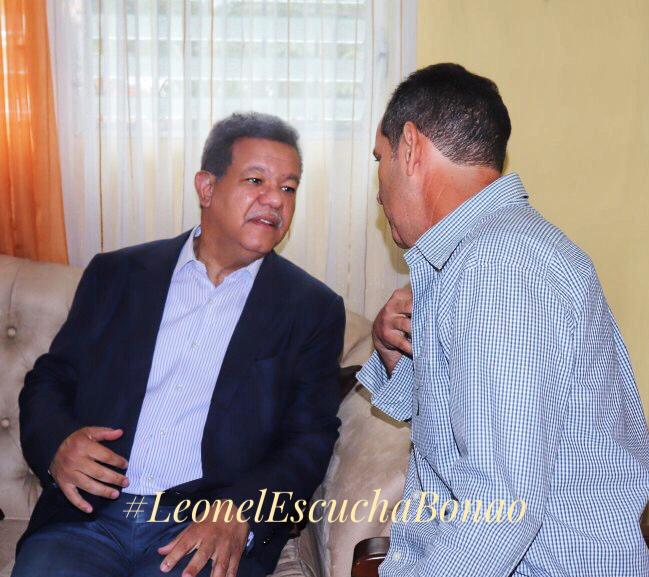 radhamesjimenez's tweet photo. Hoy en Bonao la Villa de las Hortensias, como en todos lugares del país estamos en #LeonelEscuchaBonao . Entusiasmo desbordante, las gentes en las calles proclamando a todo pulmón "que no hay marcha atrás"!! Leonel presidente. E pa el 20 que vamos!! https://t.co/dIGxpaJ6vd