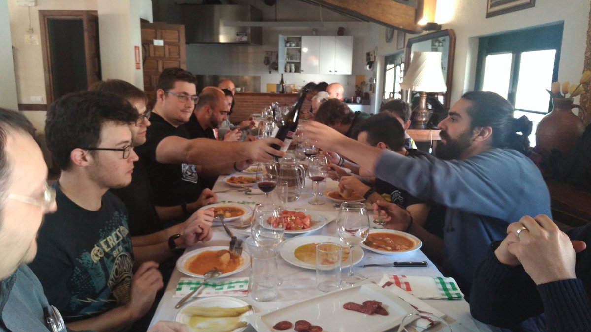 Mario_Ezquerro's tweet photo. No hemos podido resistir para hacer una comida, pero eran cuatro cosas de nada, para terminar el #ArduinoDay2019 con nuestro ponentes, con @juannietogarcia en #latrastienda https://t.co/foUSZHDufL