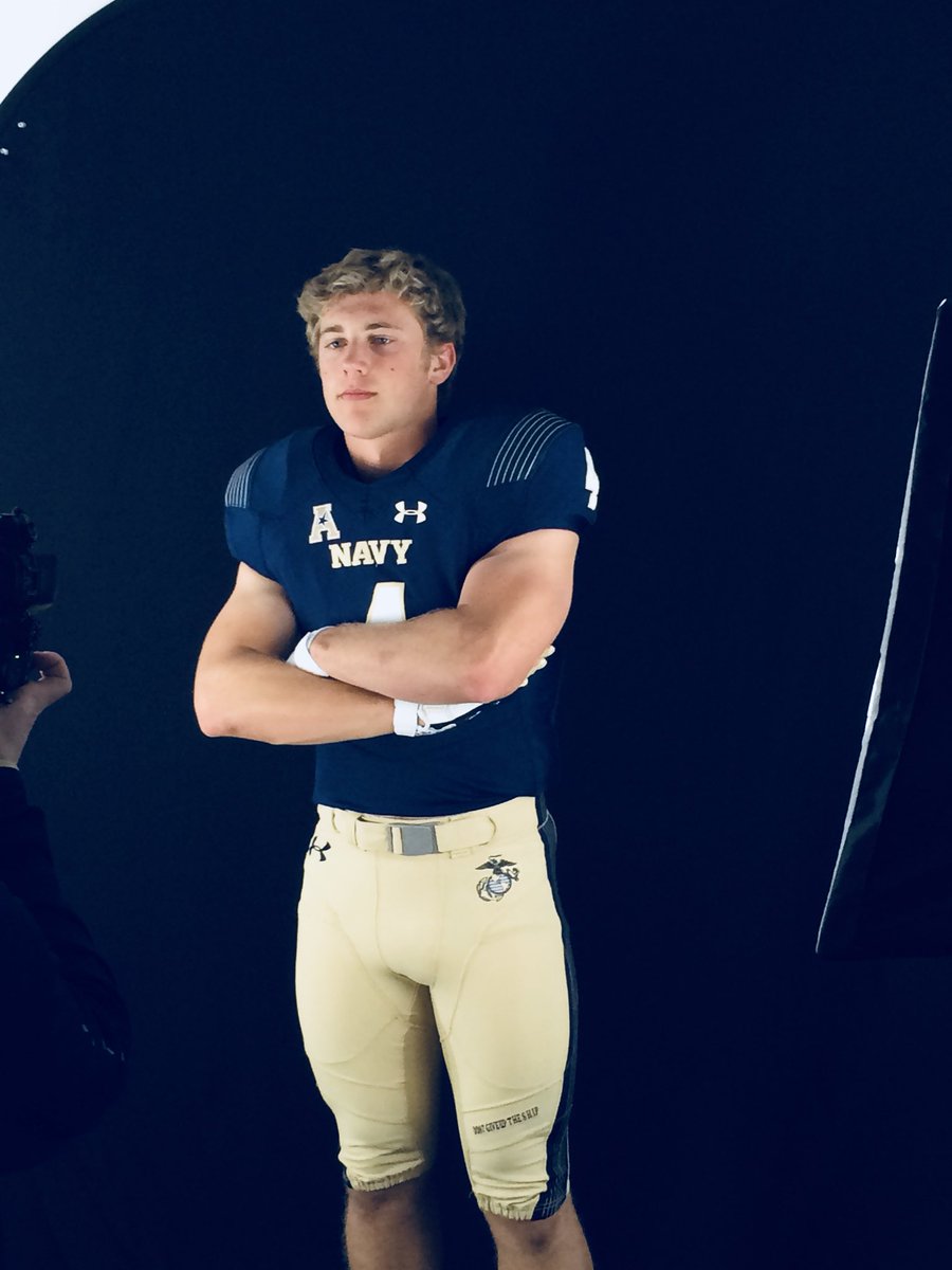 LoganPoint's tweet photo. Blessed, honored, and proud to have received an offer from The United States Naval Academy!@NAVYCoachKen                                 @NavyCoachYo https://t.co/QNDTAiBSNg