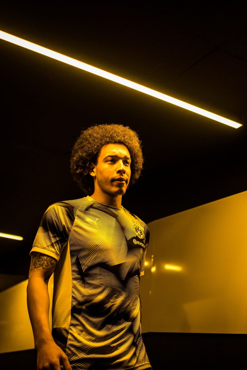 FtblPhotos's tweet photo. Axel Witsel. #BVB [by Lukas Schulze]: https://t.co/CYmJHjFtWB