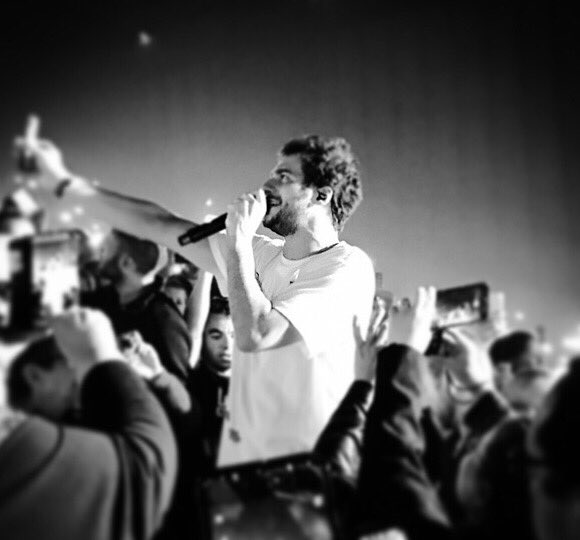 thyra00's tweet photo. @Amir_Off au cœur de son public #zenithsaintetienne https://t.co/pDt8d8Eblb