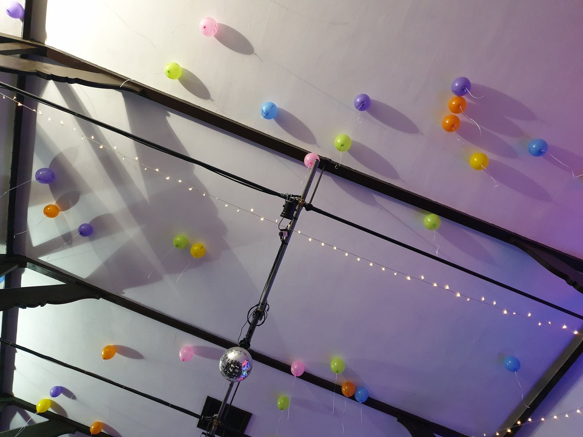 LSK_Stevens's tweet photo. @WouterVertegaal @EnoughPrayer @medialifechurch @CityChurchCamUK @thebridgestives Balloons of Salvation 🎉 https://t.co/RYkzCJkDfP