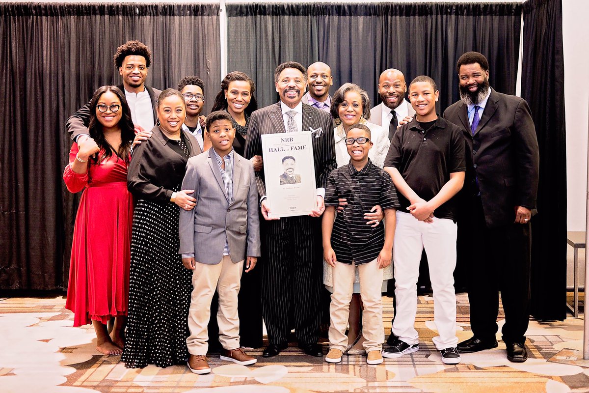 MrsLoisEvans's tweet photo. Tony received the Hall Of Fame Media Award from The National Religious Broadcasters Association for his faithfulness and integrity for preaching the Gospel all over the world for over 40 years. 💝🙌🏽🙌🏽 #proclaim19 #nrb #kids #grandkids #legacy @drtonyevans https://t.co/kZakAC1swE